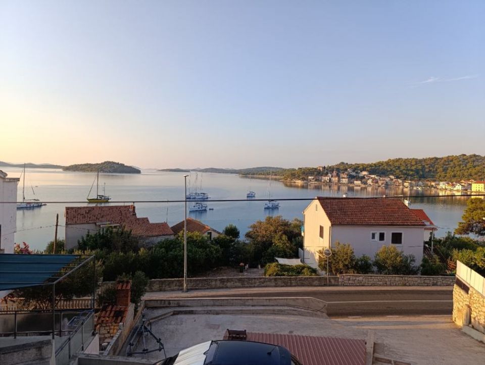 1759908170-prodaje-se-apartman-pogodan-iznajmljivanje-stanovanje-slika-230313891.jpg